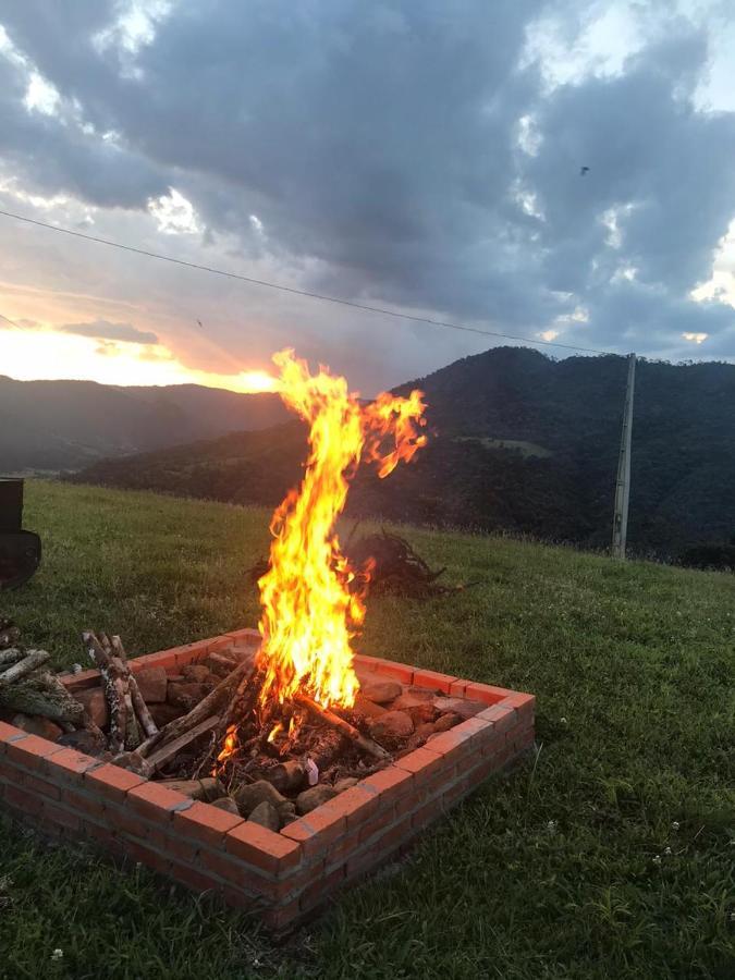 Pousada Colina Dos Ventos - Cabana Monte! Урубиси Екстериор снимка